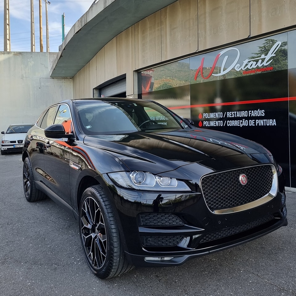 Jaguar F Pace